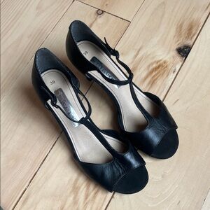 Tamaris Peep-Toe Heels - size 9